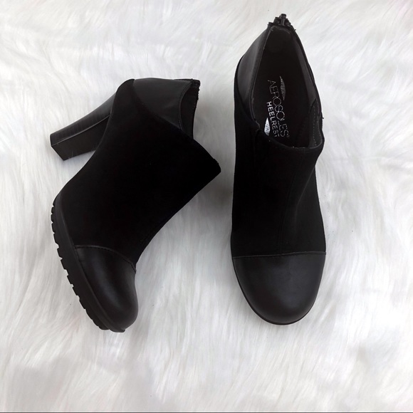 Sold! Aerosoles | Heel Rest Round Toe Booties - Picture 1 of 7